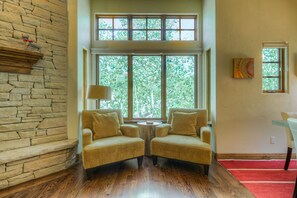 Smart TV, fireplace, DVD player, computer monitors