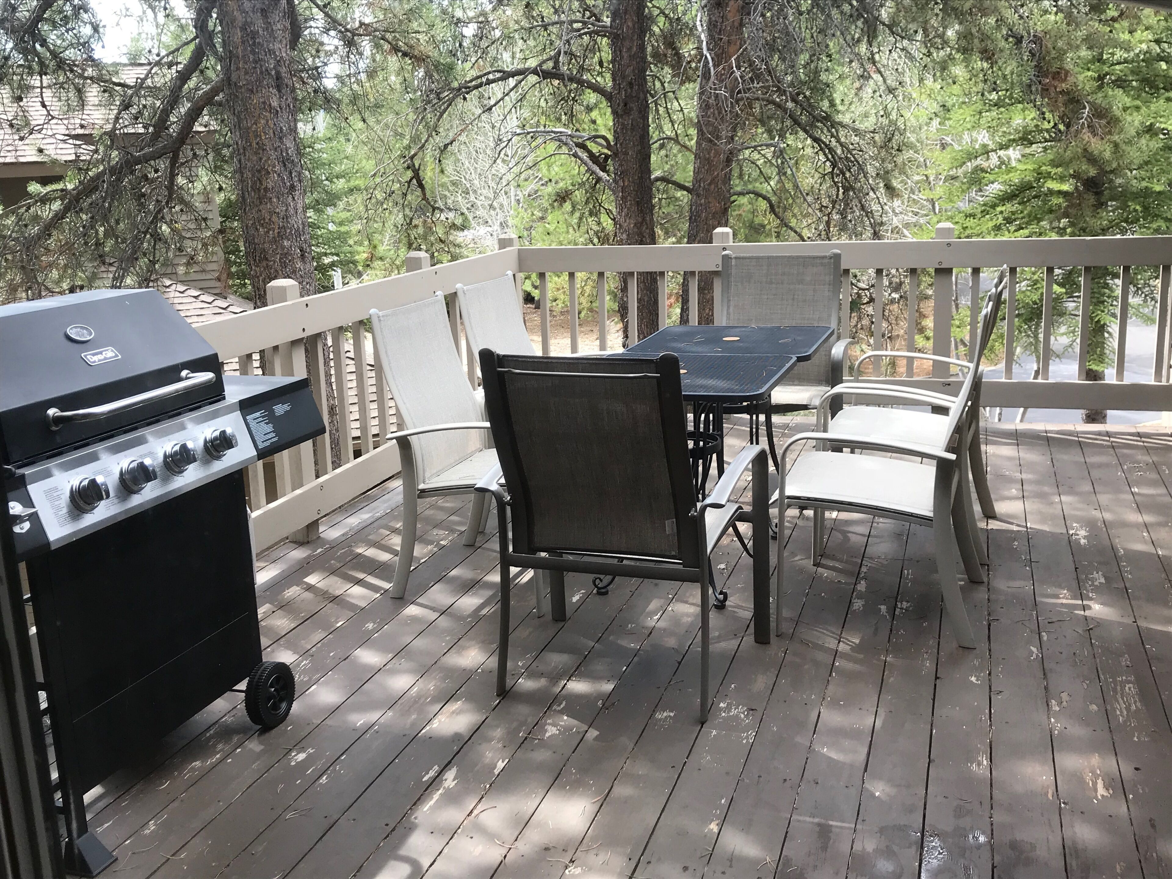 Upper deck with propane grill