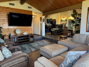 Téléviseur connecté, lecteur de DVD, livres, chaîne audio