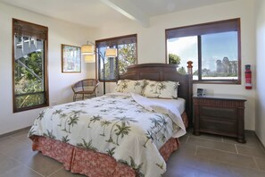 4 chambres, fer et planche à repasser, lit de bébé portatif