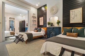 3 habitaciones, tabla de planchar con plancha, wifi y ropa de cama 
