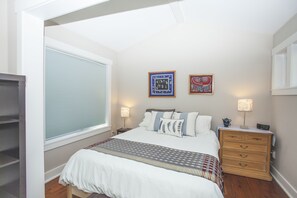 5 Schlafzimmer, Schreibtisch, Bügeleisen/Bügelbrett, kostenloses WLAN
