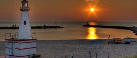 Beach nearby, sun-loungers, beach towels