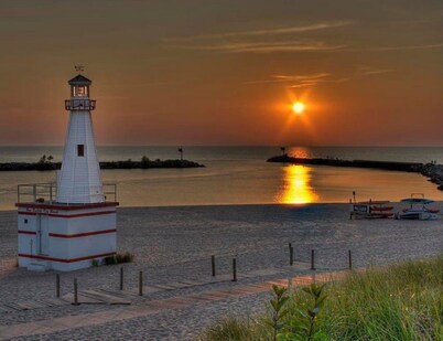 Gecko Cottage ... Walk to beach, pool, food, shopping - Clean, cozy, ahhh