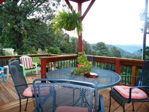 Outdoor dining - Peaceful and Serene w/ Hot Tub and View (Eureka Springs)