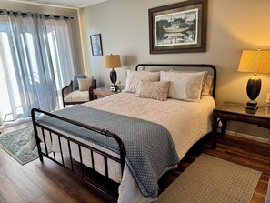 3 bedrooms, desk, iron/ironing board, free WiFi - Peaceful and Serene w/ Hot Tub and View (Eureka Springs)