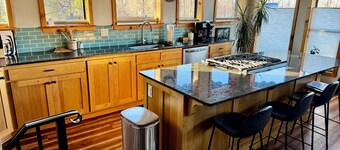 Location de vacances paisible et sereine au bord du lac / de la rivière.