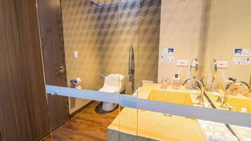 Superior Twin Room, 2 Double Beds | Bathroom | Shower, free toiletries, hair dryer, towels