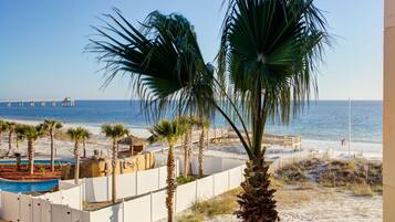 Ubicación a pie de playa y tumbonas