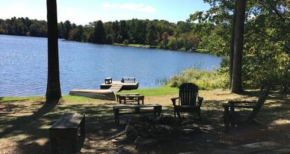 Lago House - Lakefront Home w/ WFH High-Speed WiFi, Hot Tub & Boats