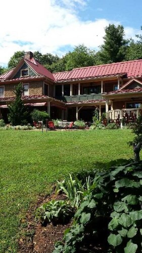 Hidden Treasure Near Downtown!