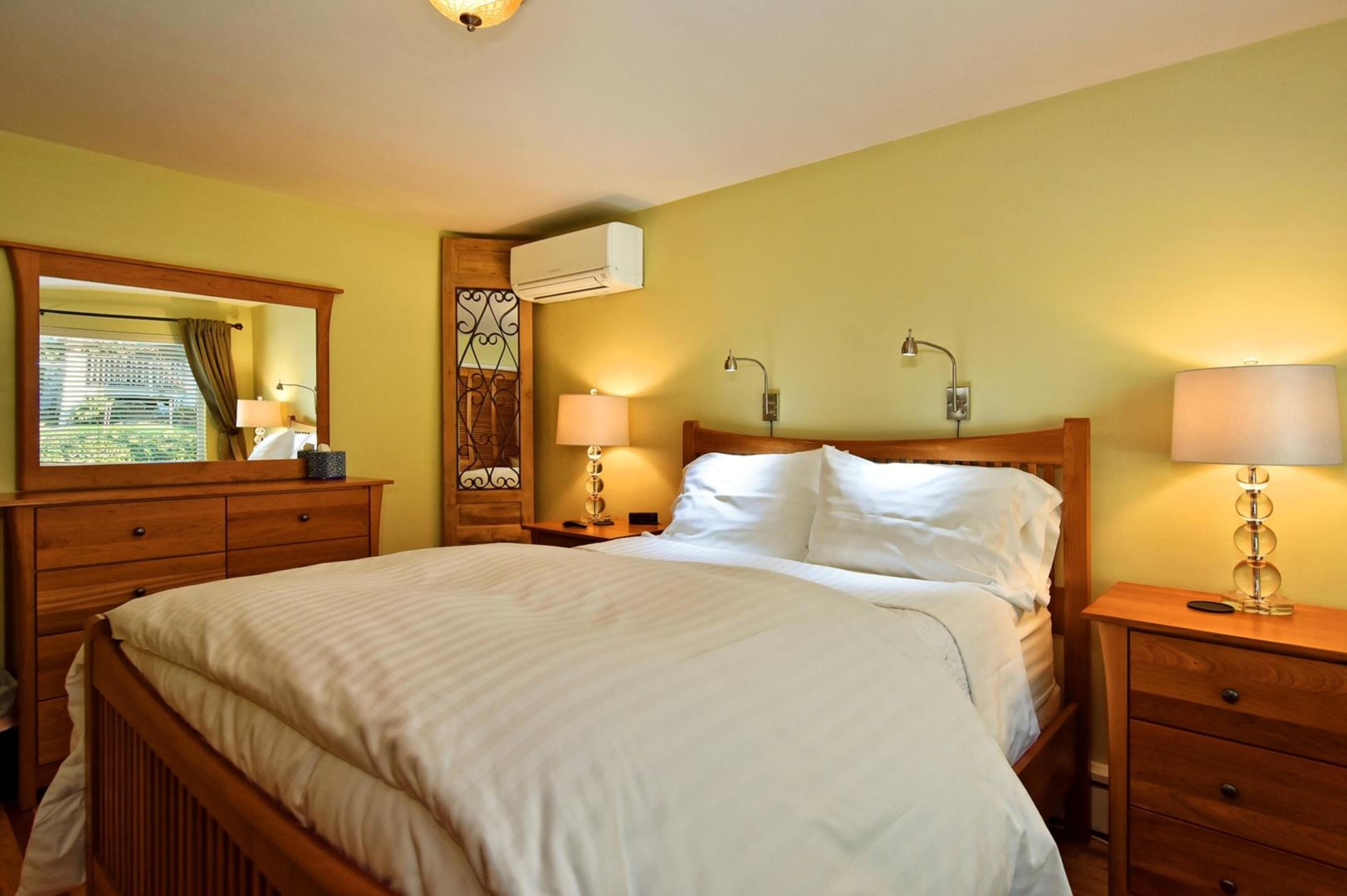 2 bedrooms, iron/ironing board, travel crib, free WiFi