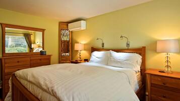 2 bedrooms, iron/ironing board, travel crib, free WiFi