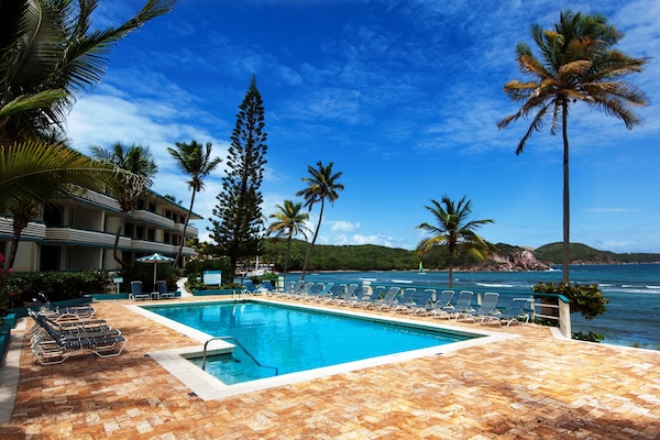 PRIME OCEANFRONT, BEACHFRONT!!!! Actual closeness to tranquil beach and pool.