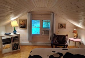 4 bedrooms, desk, iron/ironing board, free WiFi