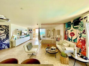 Smart TV, table tennis