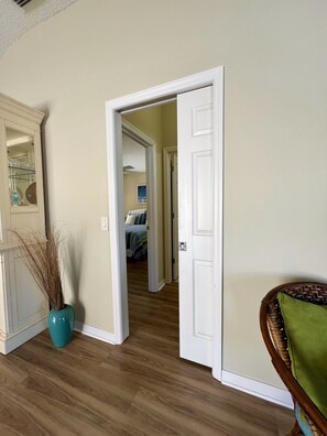 2 makuuhuonetta, silitysrauta/-lauta, Wi-Fi, vuodevaatteet