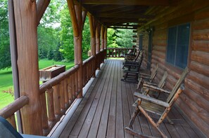 Terrace/patio - Large Log Cabin On 12 Private Acres With Fishing Pond Near Mohican State Park (Butler)