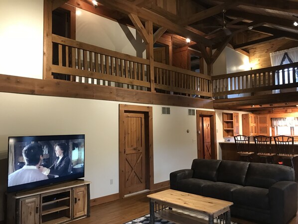 TV, fireplace, video games - Large Log Cabin On 12 Private Acres With Fishing Pond Near Mohican State Park (Butler)