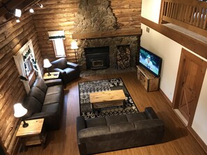 TV, fireplace, video games - Large Log Cabin On 12 Private Acres With Fishing Pond Near Mohican State Park (Butler)