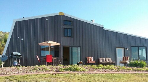 The Hideaway Is The Place To Stay For Privacy, Relaxation, And Seclusion.