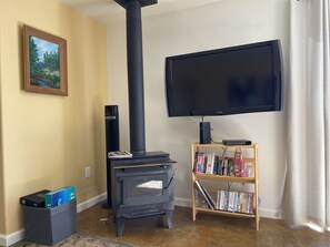 Interior - The Hideaway Is The Place To Stay For Privacy, Relaxation, And Seclusion. (Cody)