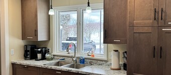 El fin de semana del triatlón Ironman sigue abierto. 2 camas cerca de Leland y Suttons Bay