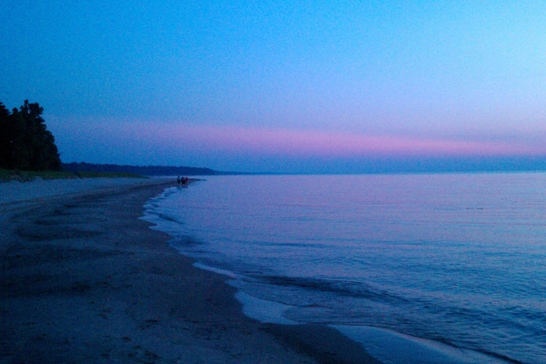 Beach nearby, sun loungers