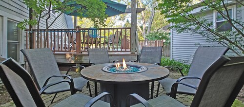 1 or 2 Fun Cottages Sleep 2-10-20 People. Pool & Hot Tub. Steps to Beach + More