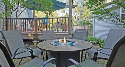 1 or 2 Fun Cottages Sleep 2-10-20 People. Pool & Hot Tub. Steps to Beach + More