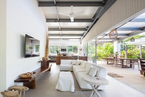 Téléviseur connecté, lecteur de DVD