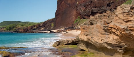 Beach nearby, sun-loungers, beach towels