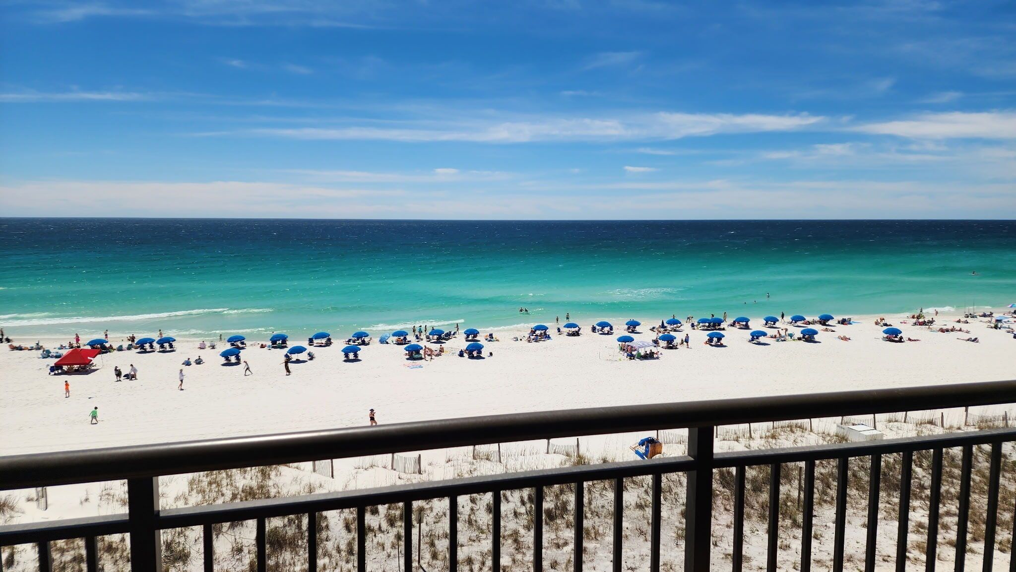 Accommodatie ligt op het strand, ligstoelen, strandlakens