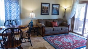 Een smart-tv, een dvd-speler en boeken