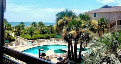 # 232 Breakers - Kingsize-Bett, zwei flache Sceen-Fernseher, elegantes Dekor