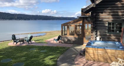Waterfront Log Home, Solarium & Hot Tub, Kayaks, Cerca de Seattle y Olympic Mtns