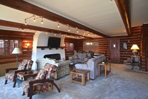 TV, fireplace, table tennis, books