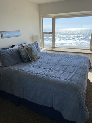 4 bedrooms, iron/ironing board, free WiFi, bed sheets - Oceanfront on the Sand - Awesome 4 Bedroom! (La Selva Beach)