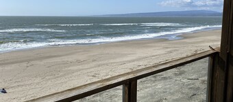 Oceanfront on the Sand - Awesome 4 Bedroom!