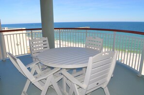 Outdoor dining - SUNSHINE FOR RENT - 11th Floor  (Navarre Beach)