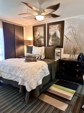 2 soverom, skrivebord, strykejern/-brett og wi-fi (inkludert)