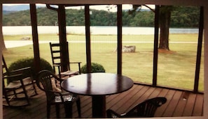 Interior - LAKEFRONT - "Sitting Rock" on Lake Chatuge - Hiawassee, Georgia (Hiawassee)