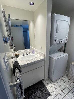 Combined shower/bathtub, hair dryer, towels, soap
