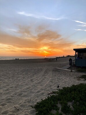 On the beach, sun-loungers, beach towels - Nice One Bedroom Seaside Flat (Carpinteria)