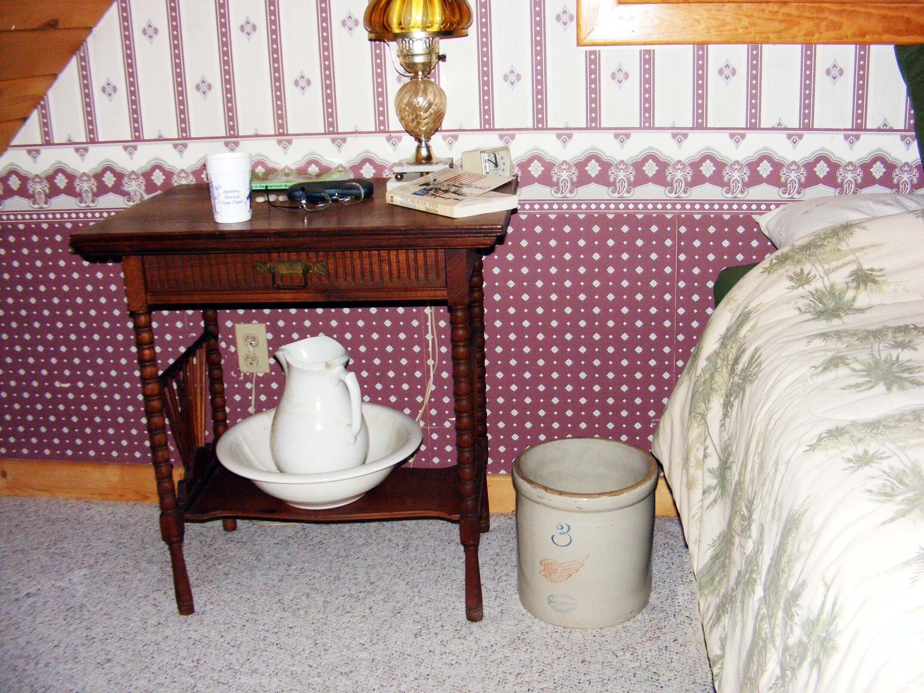 2 عدّة غرف نوم ومكواة/لوح كي وملاءات أسرّة