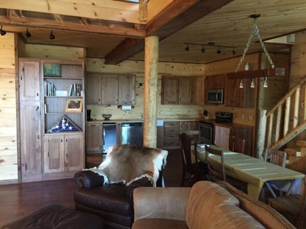 Fernseher, Kamin, DVD-Player, Tischtennisplatte