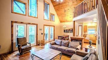 电视、壁炉、DVD 播放器、桌上足球