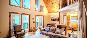 Increíble cabina con chimenea, mesa de juegos, bañera de hidromasaje, wifi, cable