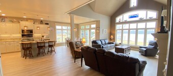 Waterfront Home With Swimming Pond - 61  - 5 star reviews  FREE 2 HOUR PONTOON