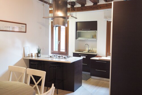 Tyylikäs 2 makuuhuoneen asunto lähellä Rialto